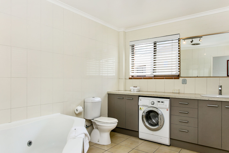 Bathroom 4, The Terraces, Byron