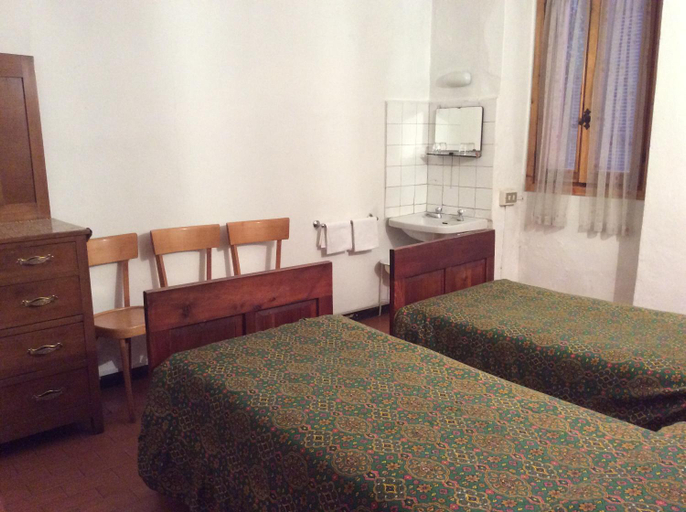 Bedroom 4, Albergo Cervo, Brescia