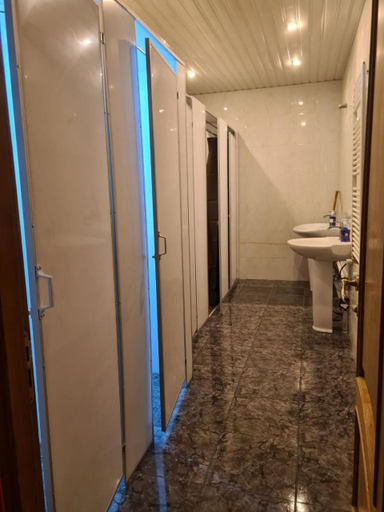 Bathroom, Benevo Hostel, Tbilisi
