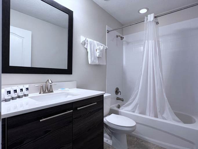 Bathroom 3, Balmoral Resort-140aa 5 Bedroom Home by RedAwning, Polk