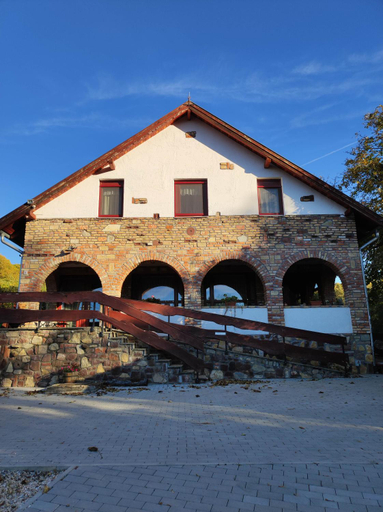 Others 4, Hollo es Barany Vendeghaz, Veszprém