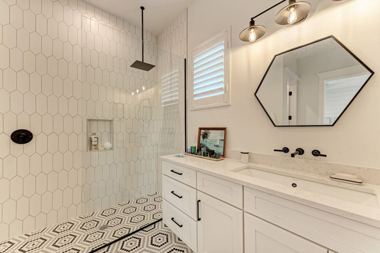 Bathroom 4, Just Beachy managed by Beach Retreats, Manatee