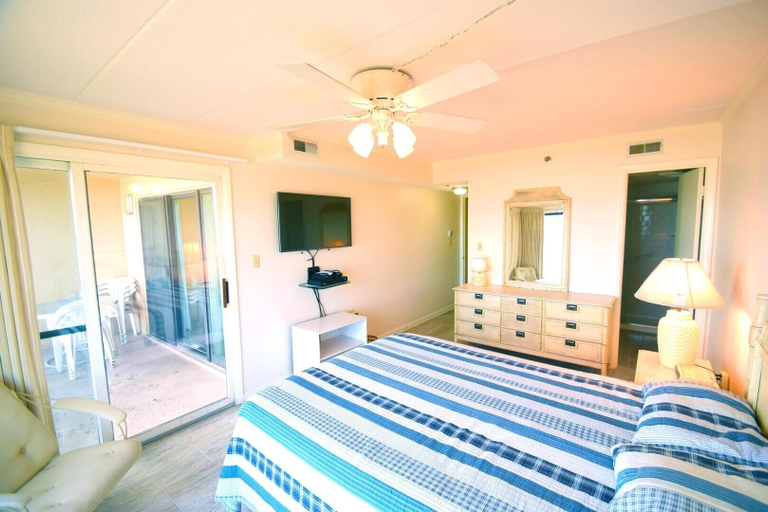 Room 3, Marigot Beach 209 2 Bedroom Condo by RedAwning, Worcester
