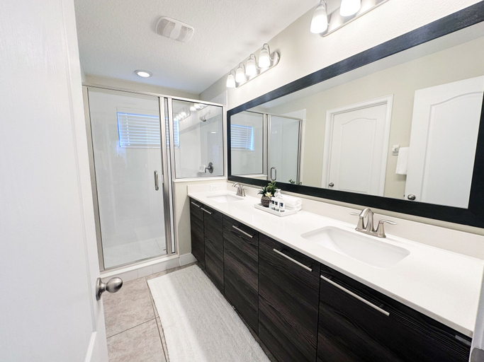 Bathroom 4, Balmoral Resort-162kb 4 Bedroom Home by RedAwning, Polk