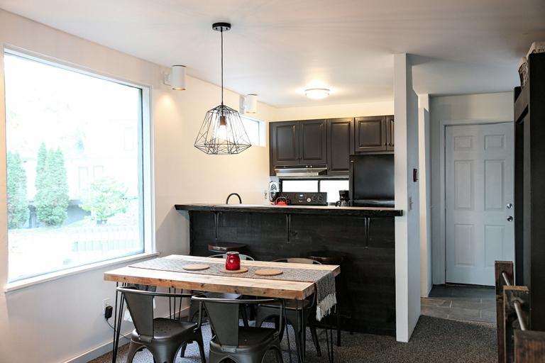Others 5, 16 Village Run... 2 Bedroom Condo by RedAwning, Washington