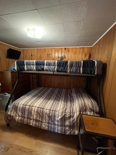 Room 4, Moosey On Inn Limit 8 2 Bedroom Cottage by RedAwning, Cumberland