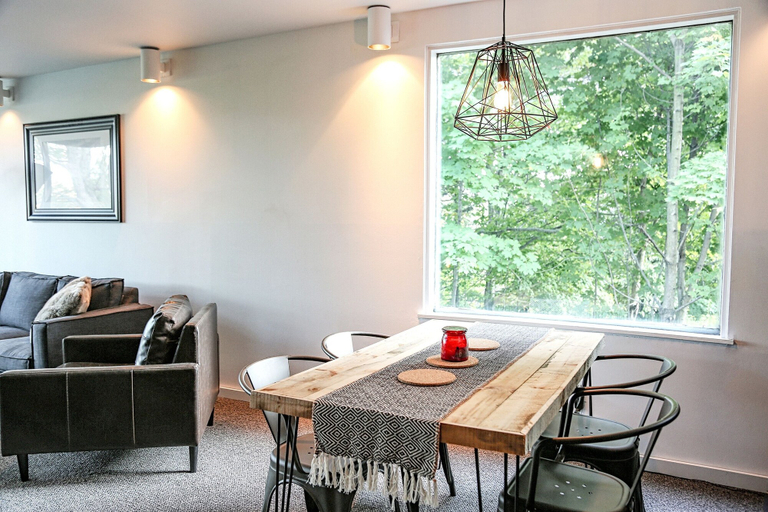 Food & Drinks, 16 Village Run... 2 Bedroom Condo by RedAwning, Washington