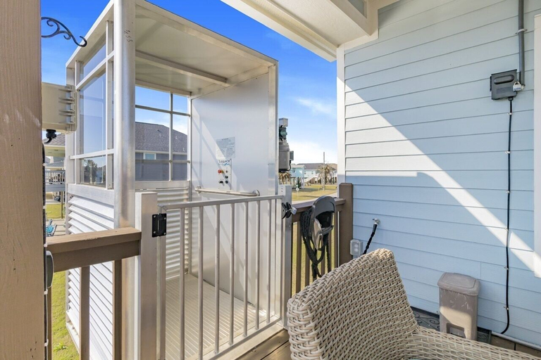 Property grounds 4, Surf & Seahorse 4 Bedroom Home by RedAwning, Galveston