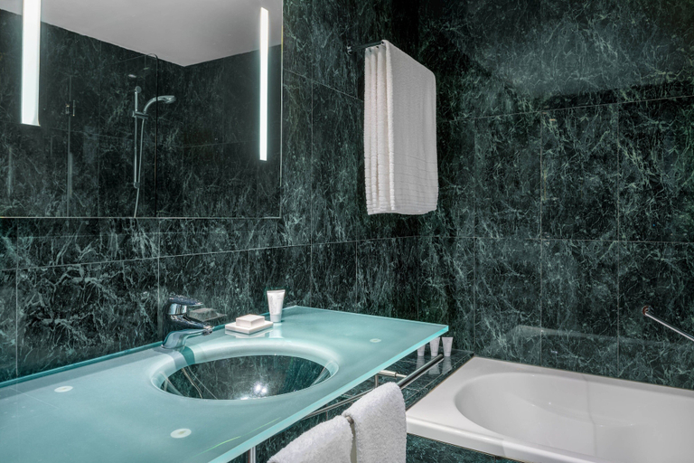 Bathroom 5, AC Hotel Huelva by Marriott, Huelva