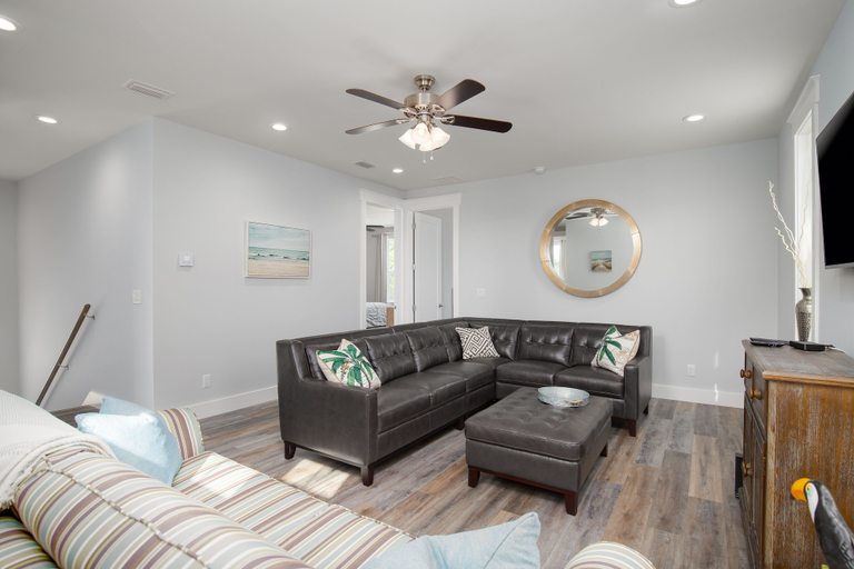 Others 5, 601 Lyndell Ln - Pier Relaxation I, Bay