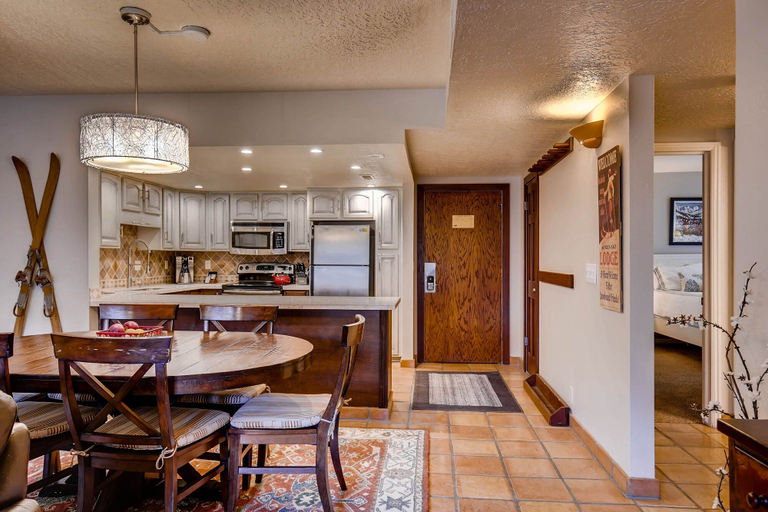 Dining 2, Park Station 140 2 Bedroom Condo by RedAwning, Summit