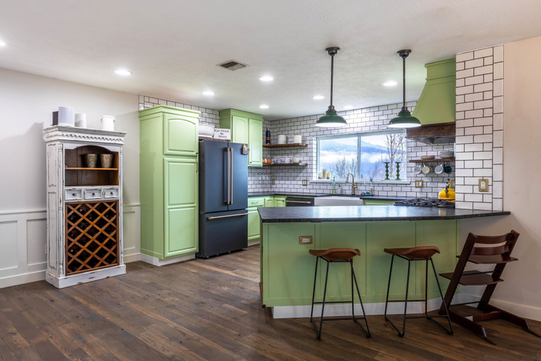Private kitchen 5, Westside Mountain View 2 Bedroom Home by RedAwning, Hood River