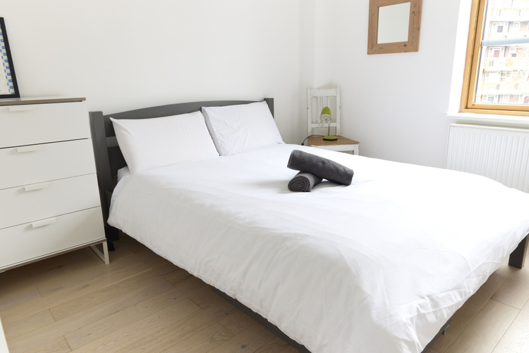 Bedroom 3, Apartment With Canal View in Broadway Market, London