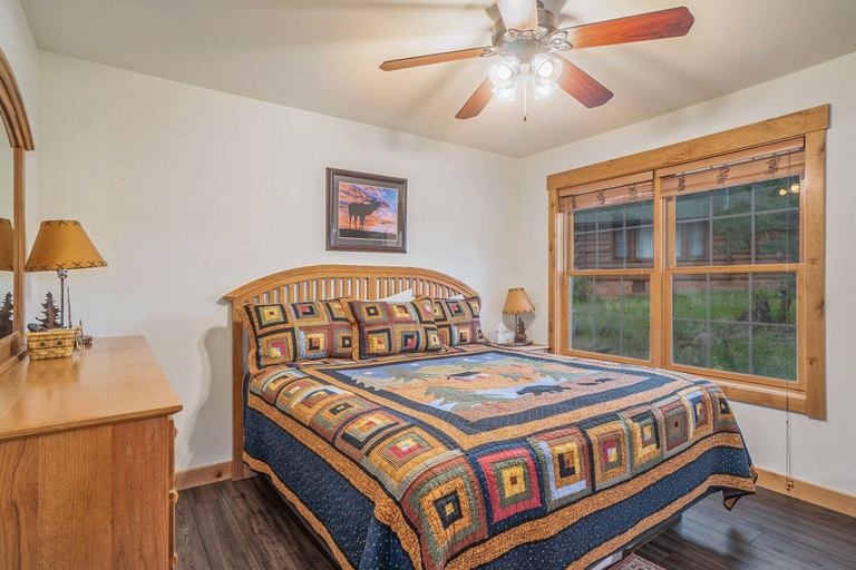 Room 5, Solitude Eagle #2 - Estes Park 2 Bedroom Condo by RedAwning, Larimer