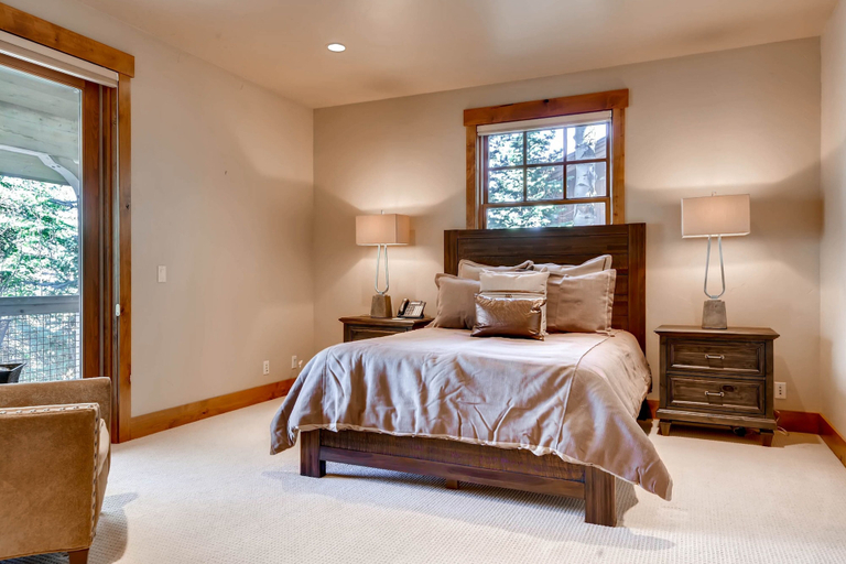 Room 3, Red Pine Residence 6 Bedroom Home by RedAwning, Summit