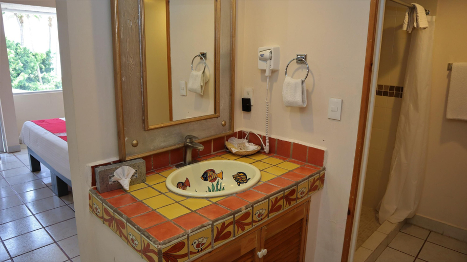 Bathroom 5, La Concha Beach Hotel & Club, La Paz