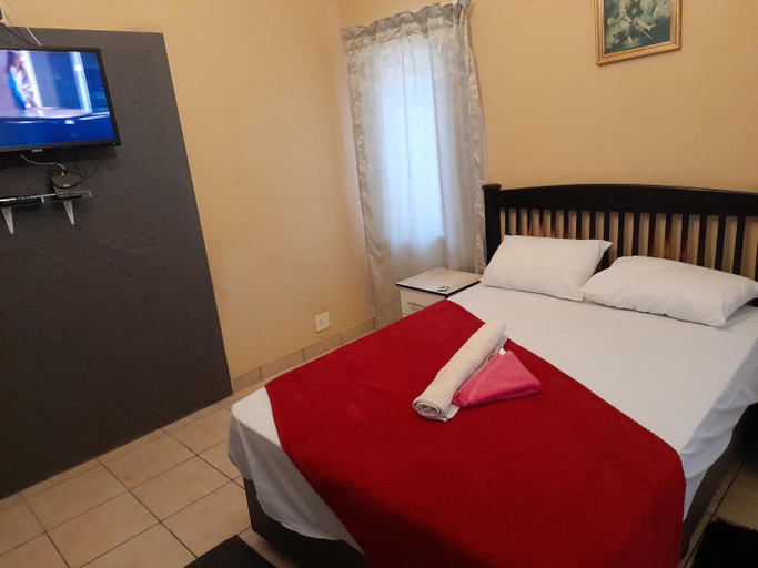 Others 2, Cozy guesthouse-springs, Ekurhuleni