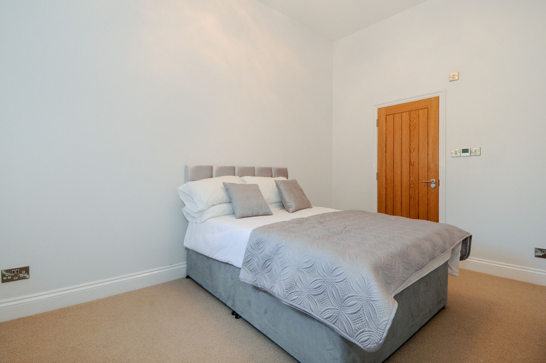 Bedroom 3, Charming 5 Star 3 Bed London Flat, Garden, Parking, London