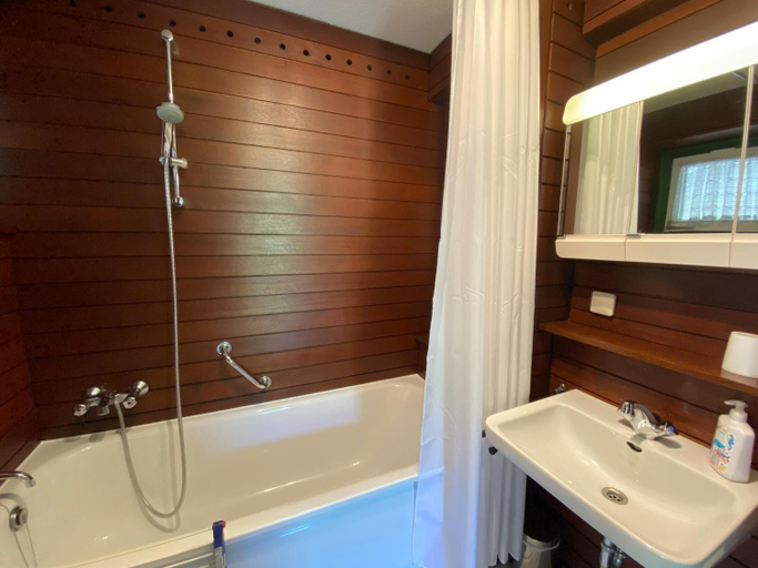 Bathroom, Terrassenpark Apartments, Ortenaukreis
