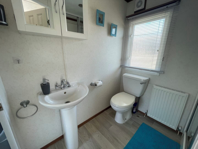 Bathroom 4, 27 Tower View Pevensey Bay Holiday Park Beach, East Sussex