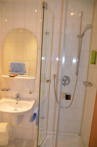 Bathroom 3, Gästehaus Maria, Garmisch-Partenkirchen