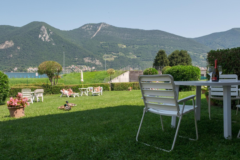 Room 3, Interno 2 in Iseo With 1 Bedrooms and 1 Bathrooms, Brescia