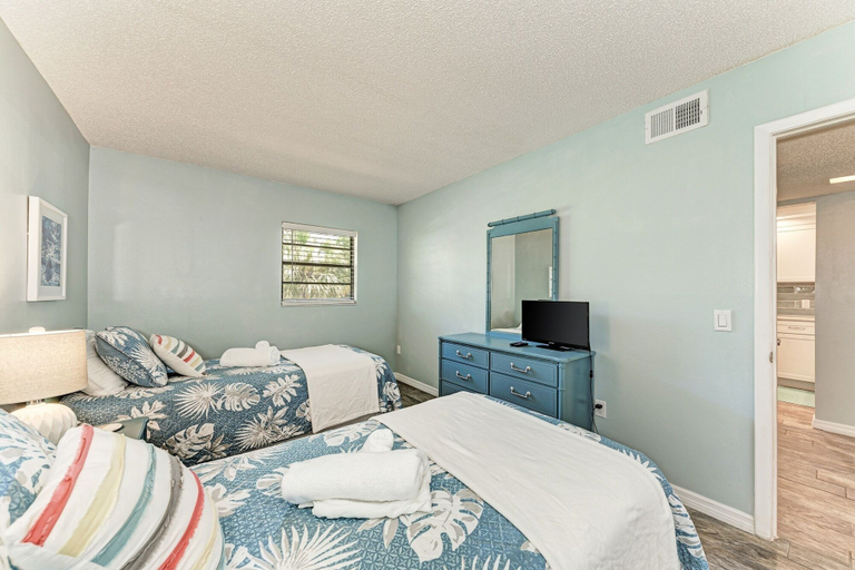 Bedroom 3, Resting Beach Place managed by Beach Retreats, Manatee