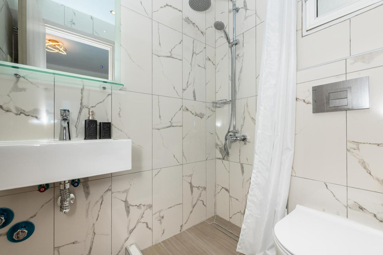 Bathroom 3, Ninemia Studios, East Macedonia and Thrace