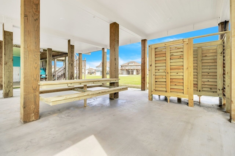 Outdoor dining 4, Just Beachy 3 Bedroom Home by RedAwning, Galveston