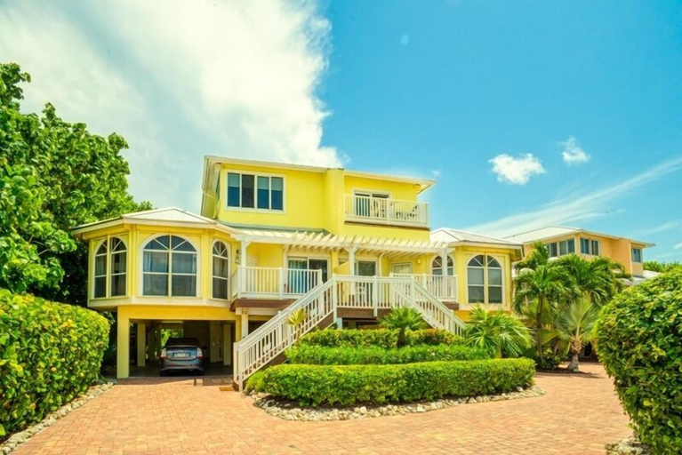 Others 5, Ark 3 Bedroom Condo by RedAwning, Lee