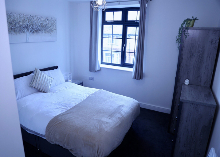 Bedroom 2, Captivating 1-bed Apartment in Nottingham, Nottingham