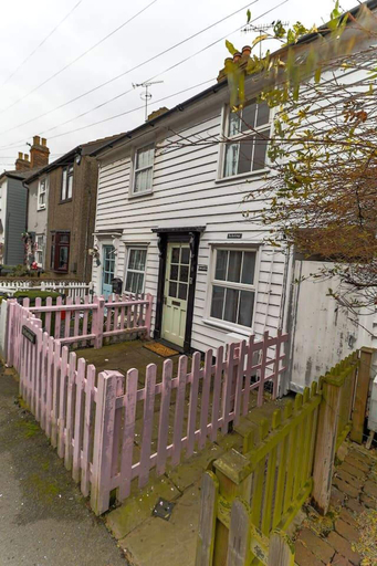 Exterior & Views 2, Beautiful 3-bed Cottage in Burnham-on-crouch, Essex