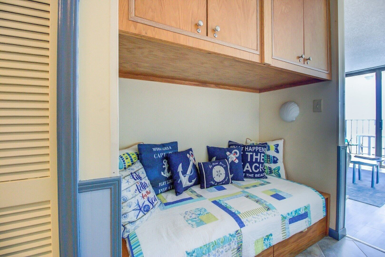 Room 2, 0910 Gone To The Beach by Atlantic Towers, New Hanover