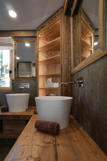 Bathroom 27