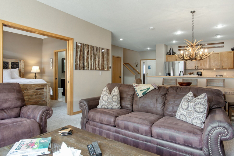 Living area 3, Canyon Run B203 3 Bedroom Condo by RedAwning, Eagle