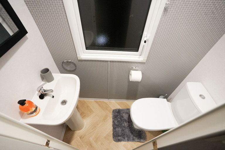 Bathroom 3, Inviting 3-bed Lodge in Preston hot tub, Lancashire
