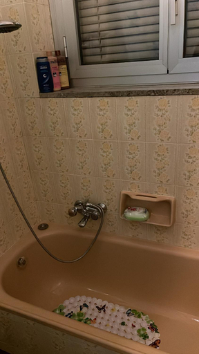Bathroom 3, da Lilia in Salute&Bellezza Business Apartment, Gorizia