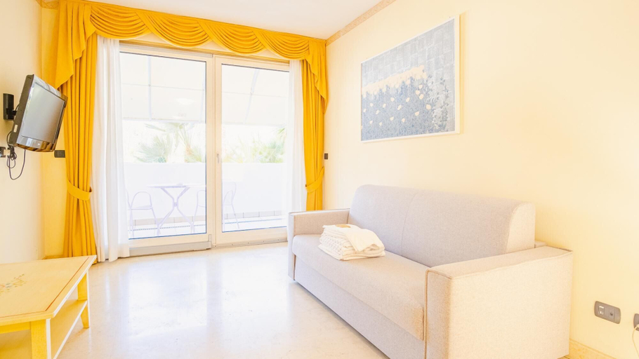 Room 5, 119 Relais du Lac Village - Italian Homing, Brescia
