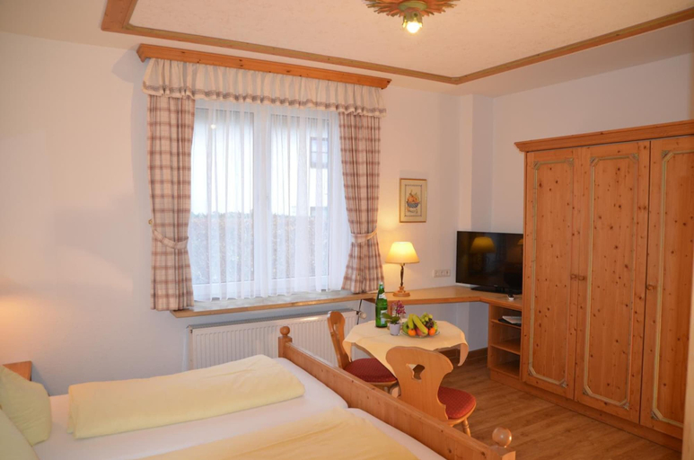 Bedroom 2, Gästehaus Maria, Garmisch-Partenkirchen