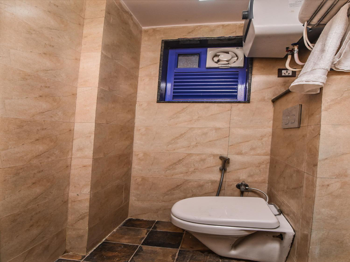 Bathroom 4, Hotel Doller Inn, Delhi