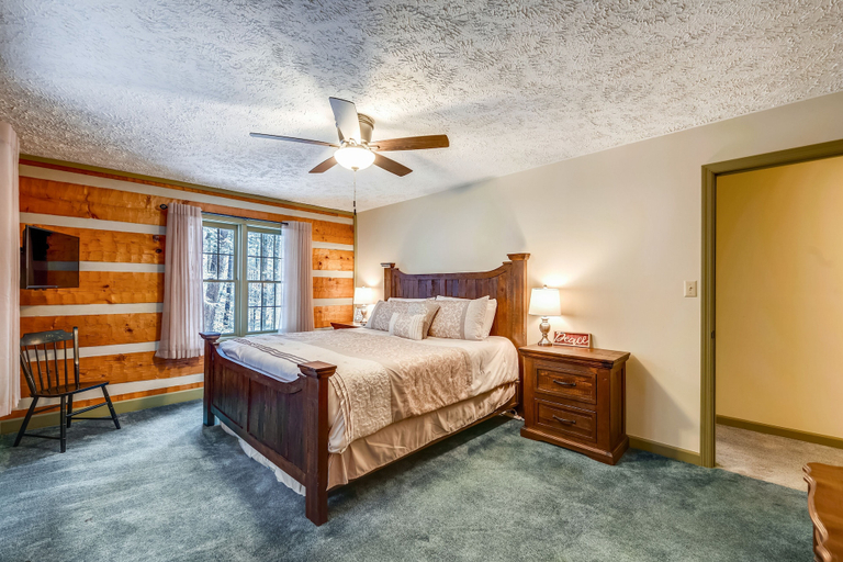 Bedroom 2, Mossie Oak Cabin 2 Bedroom Cabin by RedAwning, Sevier