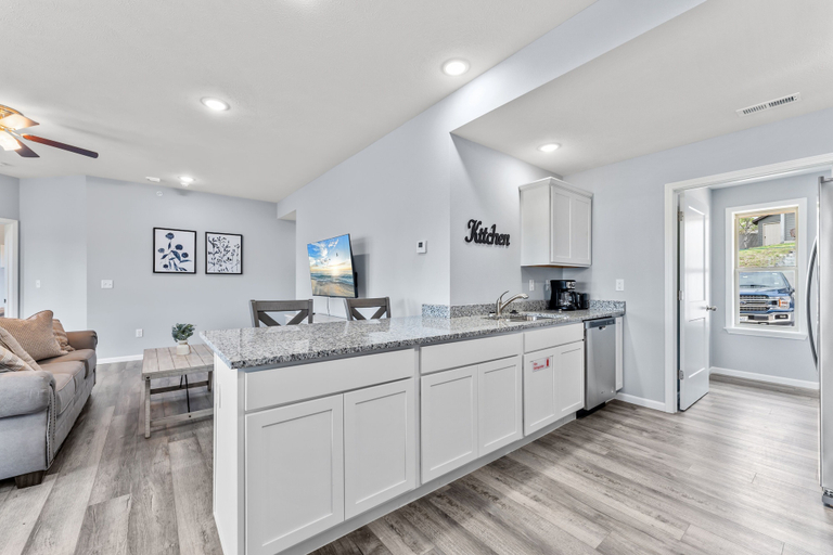 Food & Drinks 5, Endless Summer 3 Bedroom Condo by RedAwning, Stone