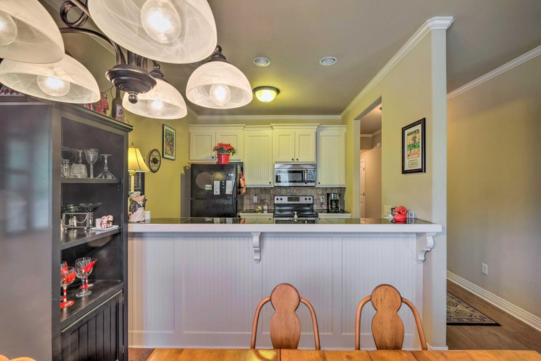 Others 5, Fayetteville Apt by Univ of Arkansas Campus!, Washington