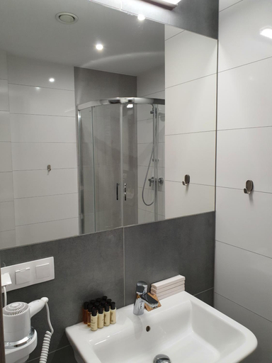 Bathroom 5, Hotel Garbow *** Centrum Konferencyjno - Bankietowe, Lublin