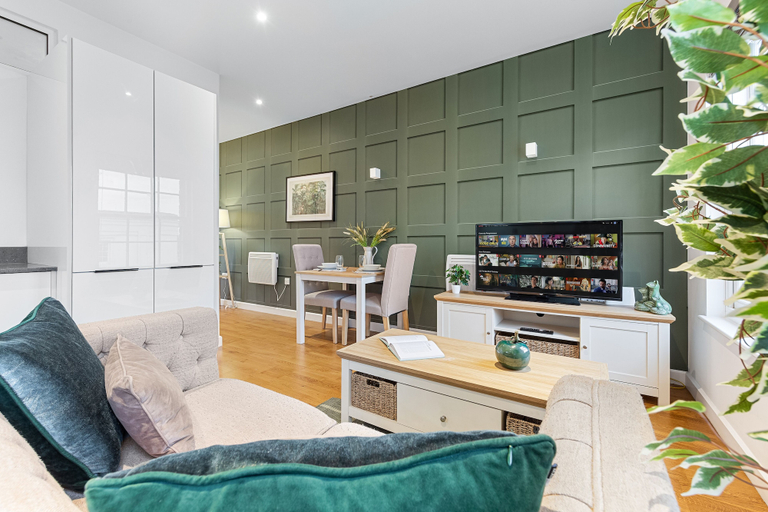 Others 5, Stunning 1 Bed Apartment Near Heathrow London, Surrey