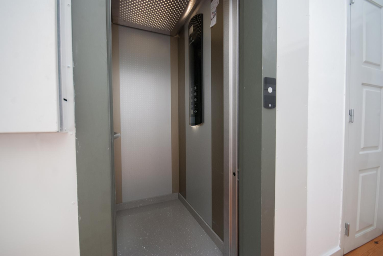 Others 5, Cosy Baixa Apartment, Lisbon