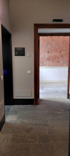 Others 4, Santarella Guest House, Milano