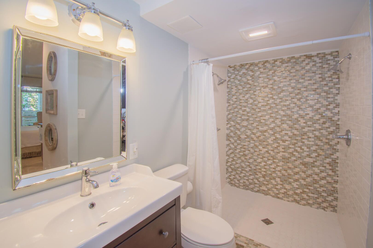 Bathroom 3, 511 Sunsuite, Beaufort