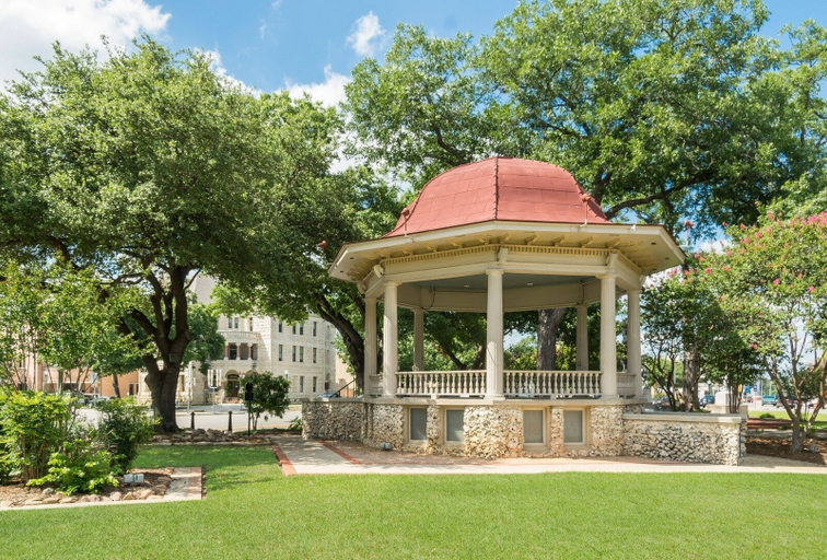 Property grounds 5, Ss 6b Teckelhaus 2 Bedroom Condo by RedAwning, Comal