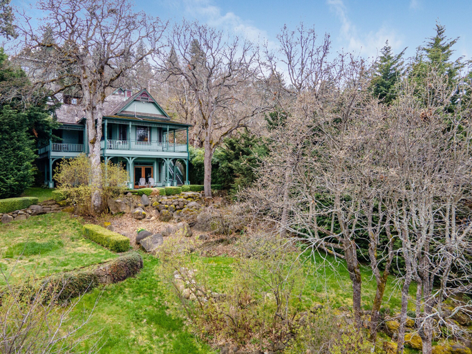 Exterior, Historic Roe Parker 1 Bedroom Home by RedAwning, Hood River